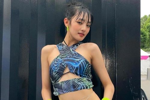 Dàn ca sĩ biểu diễn ở lễ hội nước