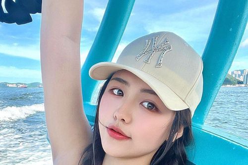 Cô gái 18 tuổi nổi tiếng nhờ tin tình ái với Châu Tinh Trì