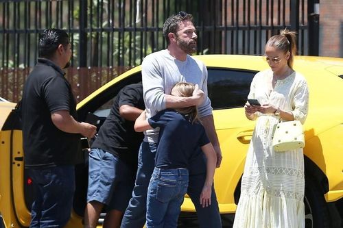 Con trai 10 tuổi của Ben Affleck gây tai nạn khi thử lái siêu xe