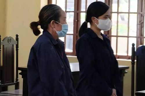 Đòi tiền hỗ trợ Covid-19, hai mẹ con lao vào đánh công an
