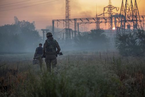 Lính Ukraine rút khỏi chảo lửa Sievierodonetsk giữa màn đêm