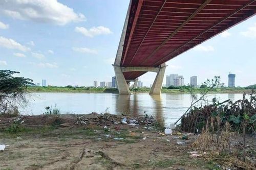 Vụ chồng bỏ xe trên cầu Thăng Long: Điều tra nguyên nhân tử vong
