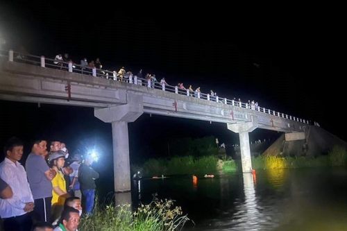 Quảng Bình: Hàng chục người thâu đêm tìm kiếm 3 học sinh mất tích