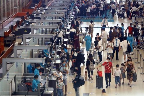 Khách qua sân bay Nội Bài liên tục lập đỉnh mới, vượt công suất thiết kế
