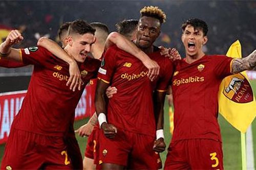 Barcelona xem xét kiện Roma vì rút khỏi Joan Gamper Trophy