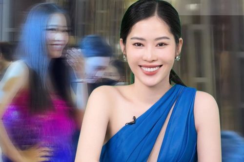 Nam Em bối rối khi được MC giới thiệu là ca sĩ trên thảm đỏ