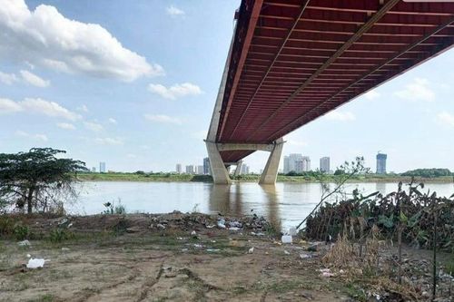 Cảnh sát điều tra nguyên nhân cái chết của người đàn ông bỏ ôtô trên cầu Thăng Long