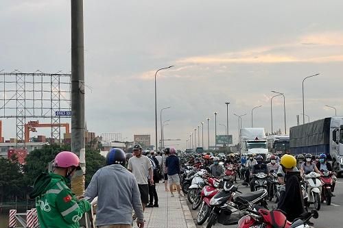Bình Dương: Nghi có người nhảy sông, hàng trăm người tìm kiếm