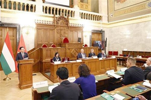 Chủ tịch Quốc hội Vương Đình Huệ và Chủ tịch Quốc hội Hungary László Kövér đồng chủ trì Tọa đàm lập pháp