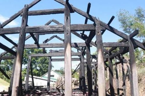 Ngôi nhà gỗ khang trang cháy rụi, chủ nhà tử vong
