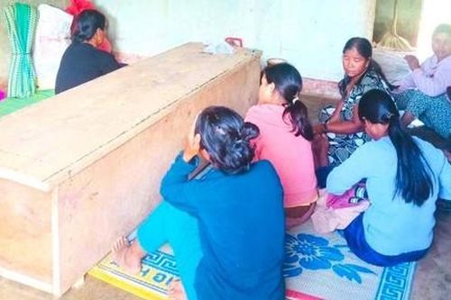 Đi xe máy độ chế bị tai nạn, 5 người một gia đình thương vong