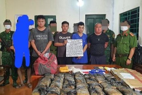 Bắt nhóm đối tượng vận chuyển thuê 174.000 viên ma túy