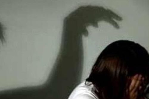 Nghi vấn bé gái 8 tuổi bị đối tượng bịt mặt xông vào nhà giở trò đồi bại