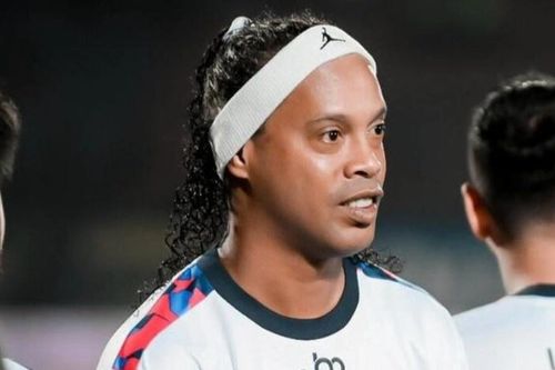 Ronaldinho chinh phục người hâm mộ Indonesia