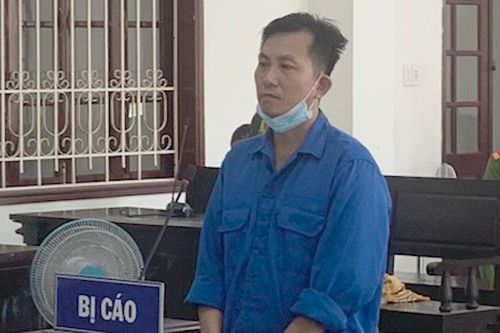 Gây án vì chuyện con trai cầm dao rượt người khác