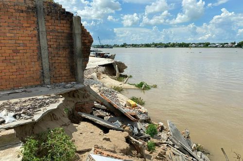 An Giang công bố tình huống khẩn cấp sạt lở bờ sông Hậu
