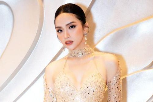 Hương Giang và hơn 1.000 người mẫu diễn show thời trang kép của Xuân Lan