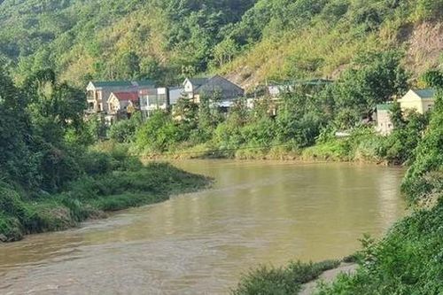 Bơi ra sông cứu bạn, nam sinh lớp 12 đuối nước tử vong