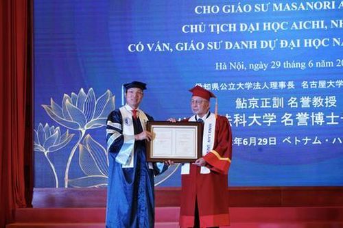 Trao bằng tiến sỹ danh dự cho GS. Masanori Aikyo - Chủ tịch Trường Đại học Aichi Nhật Bản