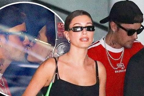 Justin Bieber 'khóa môi' bà xã siêu mẫu giữa biến cố sức khỏe và ồn ào kiện tụng