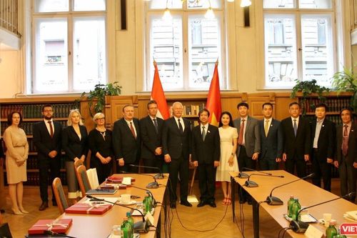 Hơn 600 sinh viên Việt Nam đang du học tại Hungary