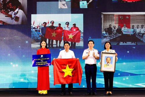 Khơi dậy tình yêu biển, đảo quê hương