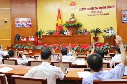 Thông qua 4 nghị quyết quan trọng
