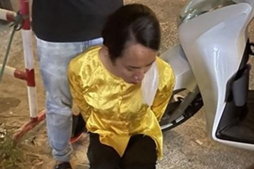 Giả gái để giao dịch ma túy với con nghiện