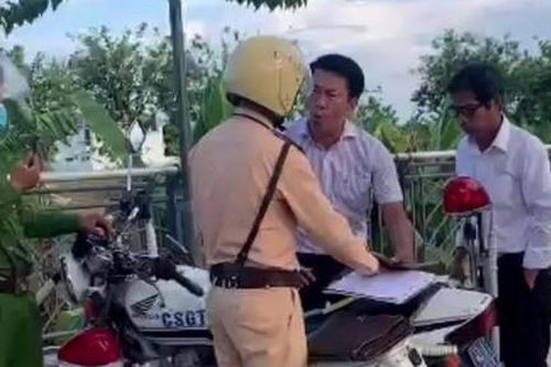Bắt Giám đốc công ty dược vi phạm giao thông còn chống đối Công an