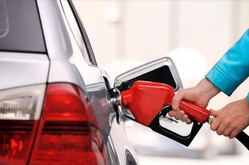 Xếp xó ô tô vì không đủ tiền 'nuôi' giữa thời xăng đắt kỷ lục