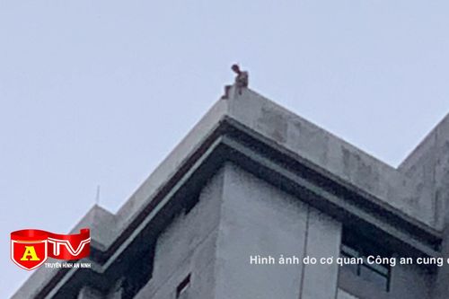 Cứu sống người đàn ông định tự tử trên nóc chung cư 40 tầng