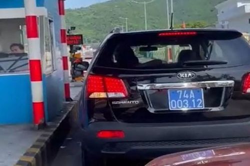 Lãnh đạo ngồi trên 'xe biển xanh không nộp phí khi qua trạm BOT' nói gì?