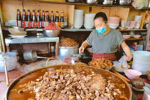 Bát mì với nước dùng hơn nửa thế kỷ ở Thái Lan