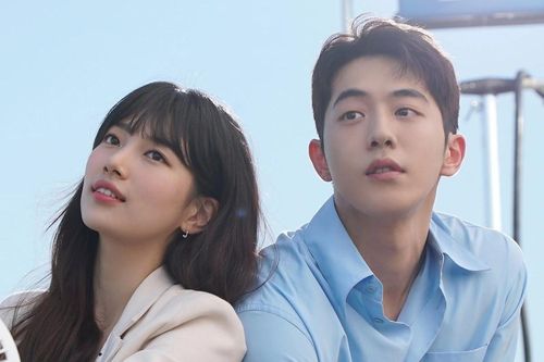 Nam Joo Hyuk bị chỉ trích vì ám chỉ hơi thở Suzy có mùi