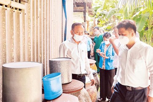 Tổng vệ sinh để ngăn dịch bệnh sốt xuất huyết bùng phát