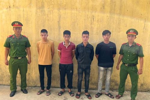 Nhóm thanh niên dùng 'hàng nóng' bắt giữ người trái pháp luật