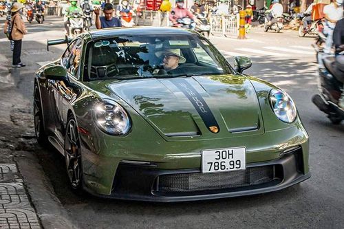 Porsche 911 GT3 2022 số sàn độc nhất Việt Nam thuộc về 'QUA' Vũ