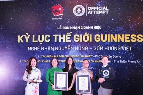 Tự hào hai tác phẩm gốm Việt Nam được Kỷ lục Guinness thế giới vinh danh