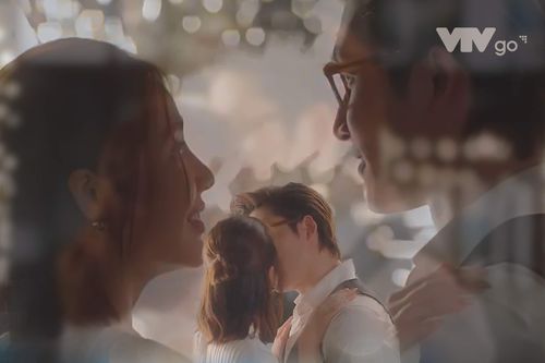 Hậu trường cảnh hôn dưới pháo hoa lãng mạn của Huyền Lizzie và Đình Tú (Thương ngày nắng về)