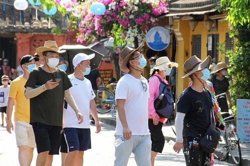 Du lịch nội địa bùng nổ, mới 6 tháng đã vượt mục tiêu cả năm