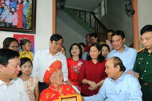 Chủ tịch nước ký quyết định tặng quà dịp kỷ niệm 75 năm ngày Thương binh - Liệt sĩ