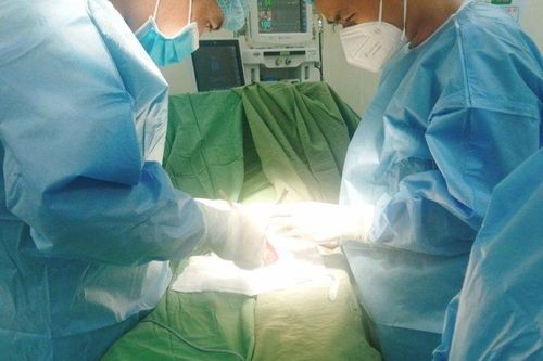Hy hữu: Người đàn ông bị máy xay quấn ống quần, mất toàn bộ da vùng kín