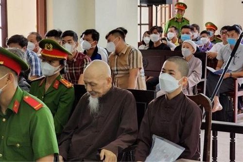 Long An: Phiên tòa xét xử Lê Tùng Vân cùng các 'đệ tử' tạm hoãn do vắng nhiều người