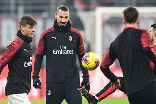 Ibrahimovic đã ký hợp đồng 6 tháng với Milan