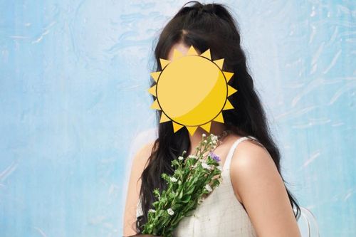 Có bố là đại gia kiêm nghệ sĩ nổi tiếng, cô gái này vẫn giấu xuất thân