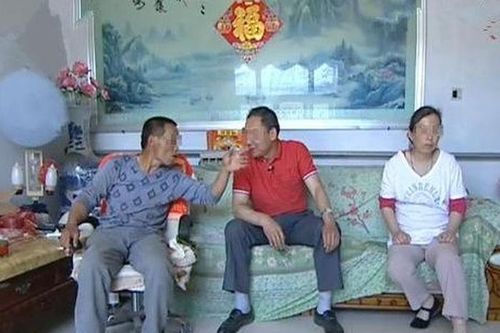 Ly hôn được 2 tháng, vợ cũ chạy về xin tái hôn nhưng gặp phản ứng quyết liệt