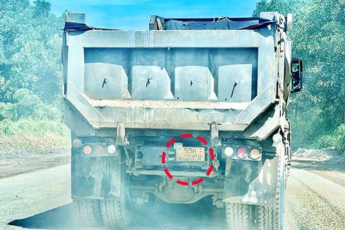 Xe tải không rõ biển số vẫn lưu thông