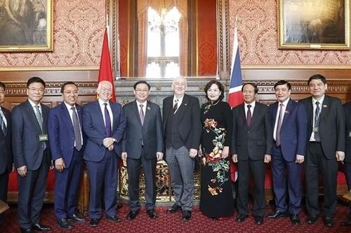 Chủ tịch Quốc hội Vương Đình Huệ hội đàm với Chủ tịch Hạ viện Anh Lindsay Hoyle