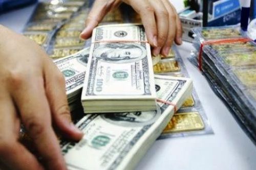 USD tiếp tục nóng lên, vàng rơi vào thế bất lợi
