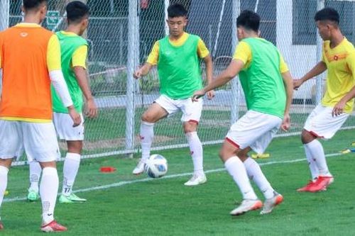 U.19 Việt Nam tập luyện sẵn sàng đối đầu chủ nhà Indonesia